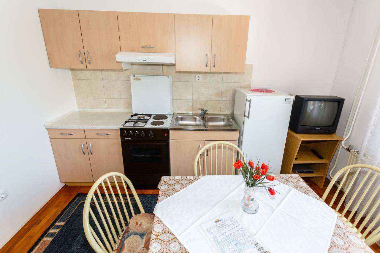 קרק Apartmani Jelica מראה חיצוני תמונה