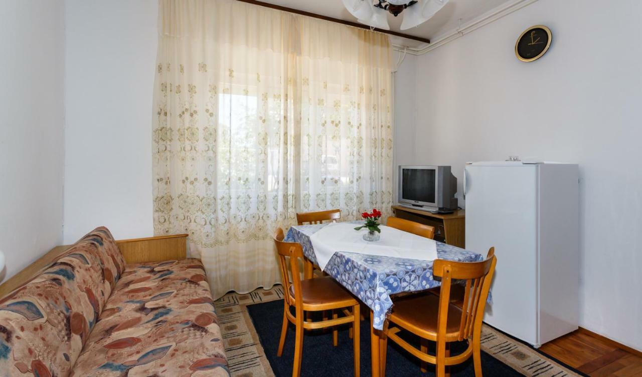 קרק Apartmani Jelica מראה חיצוני תמונה